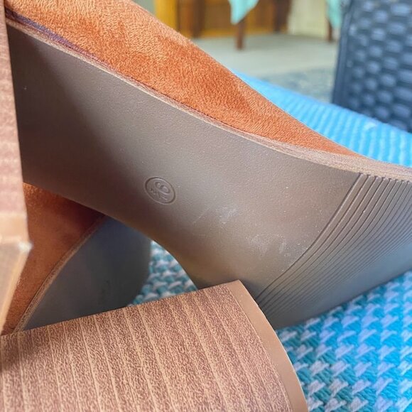 Cutout Booties Chain Pointed Toe Stacked High Heel Back Zipper, Size 9.5 - Picture 7 of 8